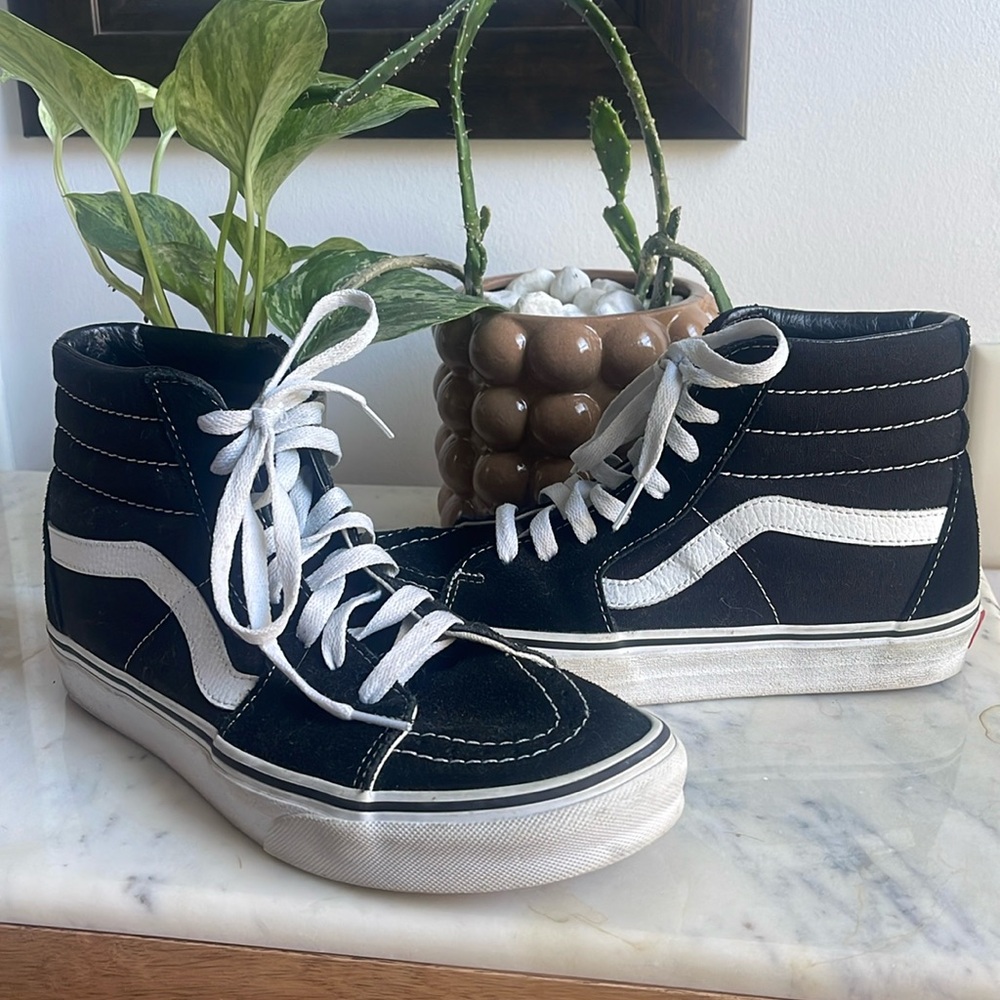 Men’s Size 9 Hightop Black and White Vans